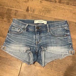 Abercrombie & fitch low rise denim shorts size 00